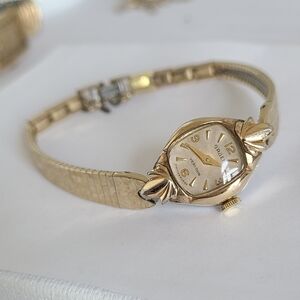 Vintage Antique Gruen Ladies 10K Gold Plate Veri Thin Strap Manual Wind Up Watch